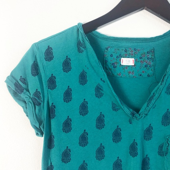 Anthropologie Tops - Anthropologie t.la Paisley Green V Neck T Shirt XS